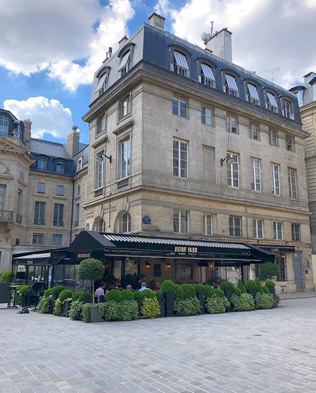 Dining Al Fresco In Paris