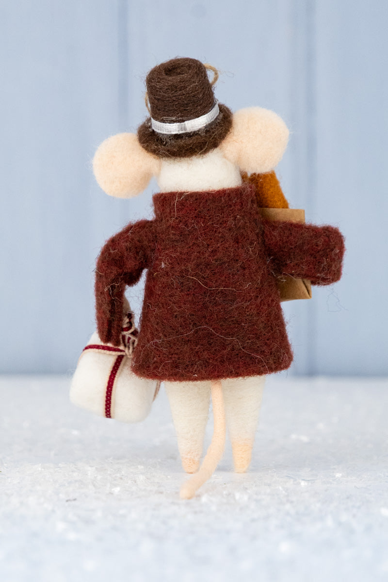 Sable-Swathed Svetlana & Baguette Benoit Mouse