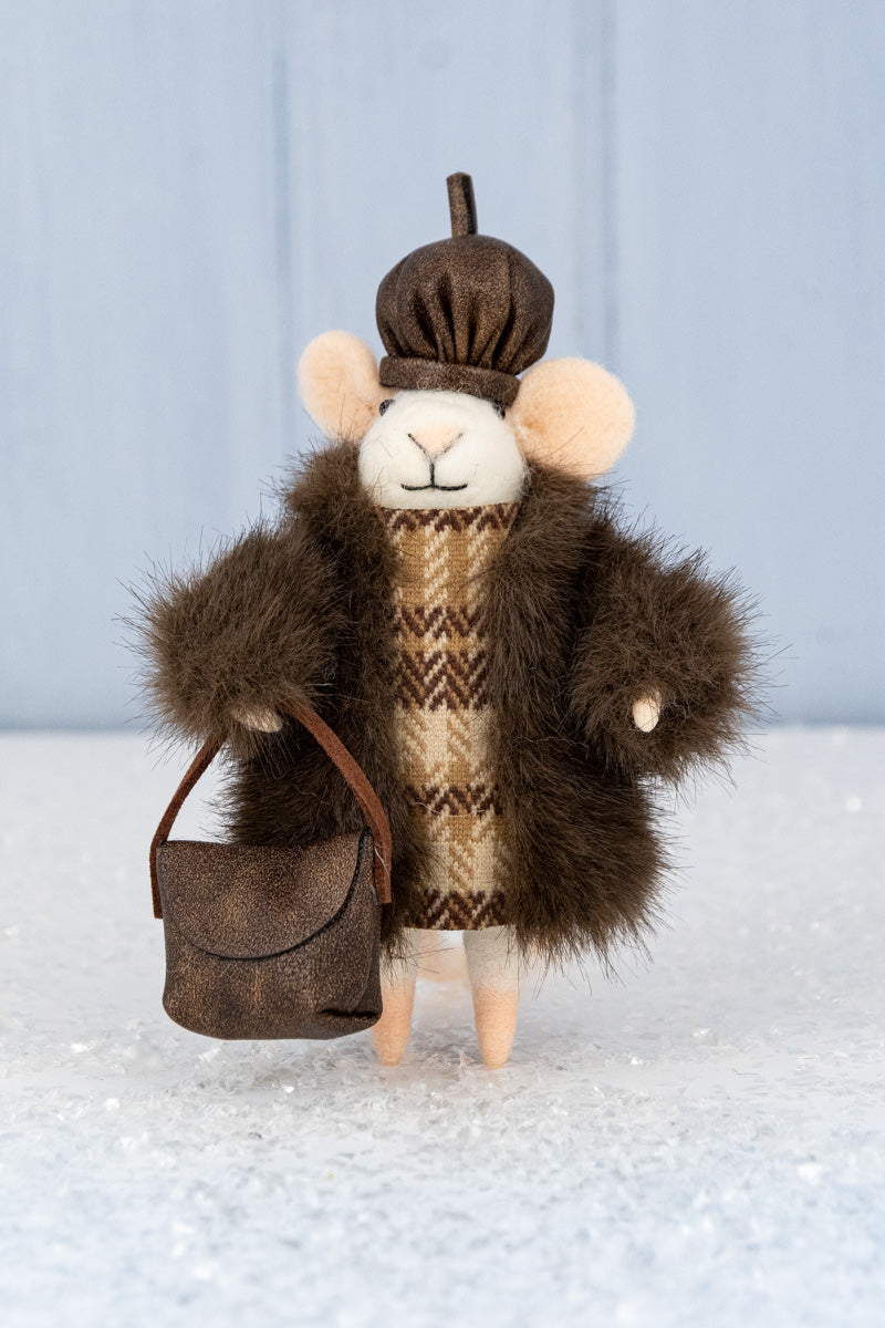 Sable-Swathed Svetlana & Baguette Benoit Mouse