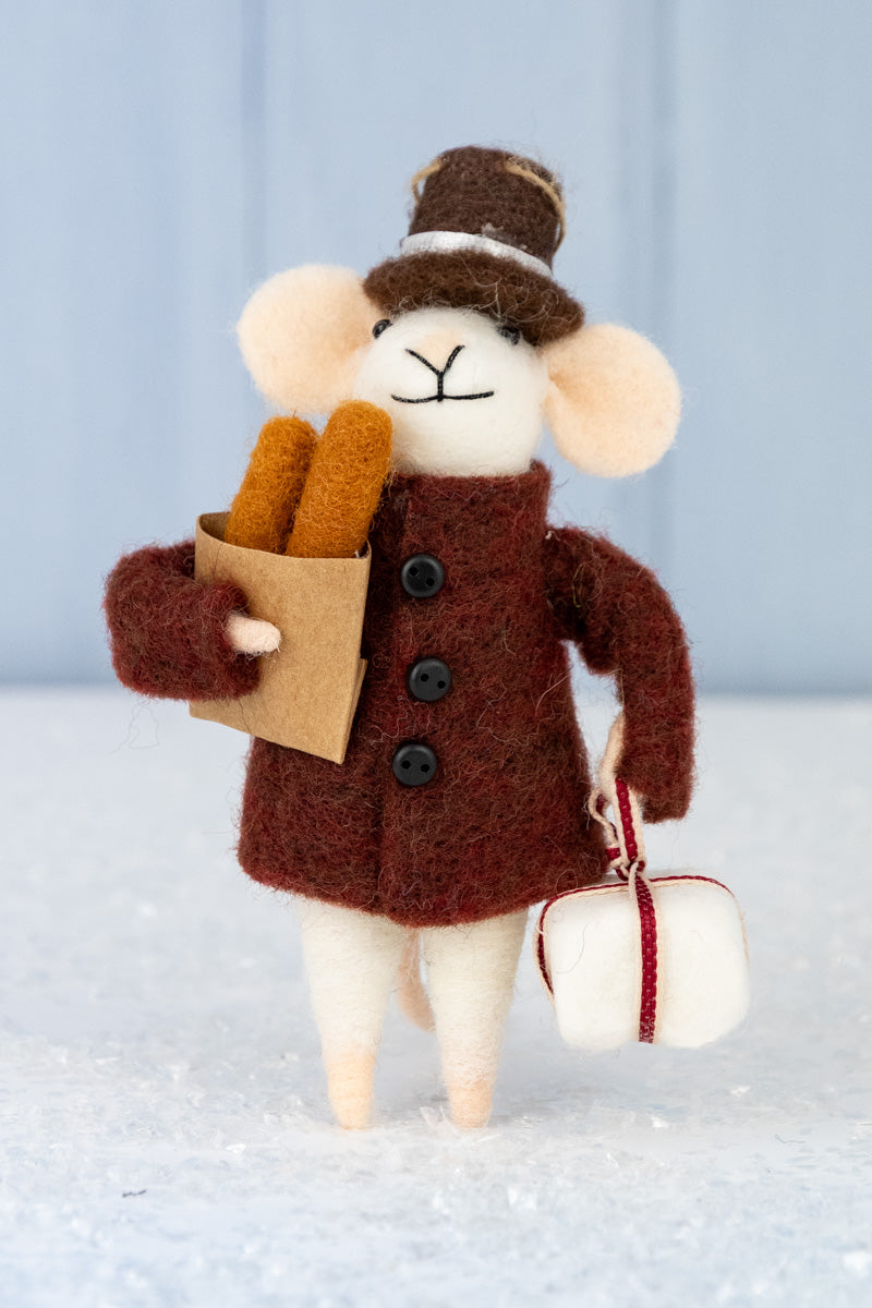 Sable-Swathed Svetlana & Baguette Benoit Mouse