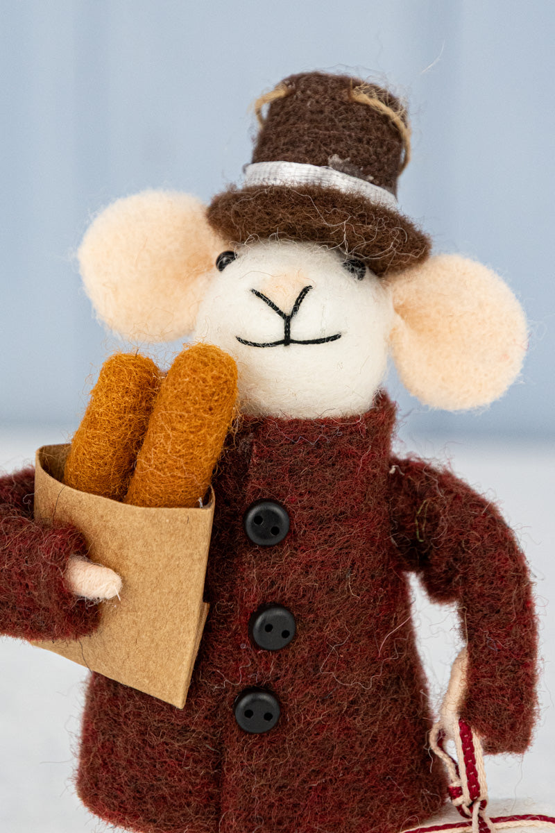 Sable-Swathed Svetlana & Baguette Benoit Mouse