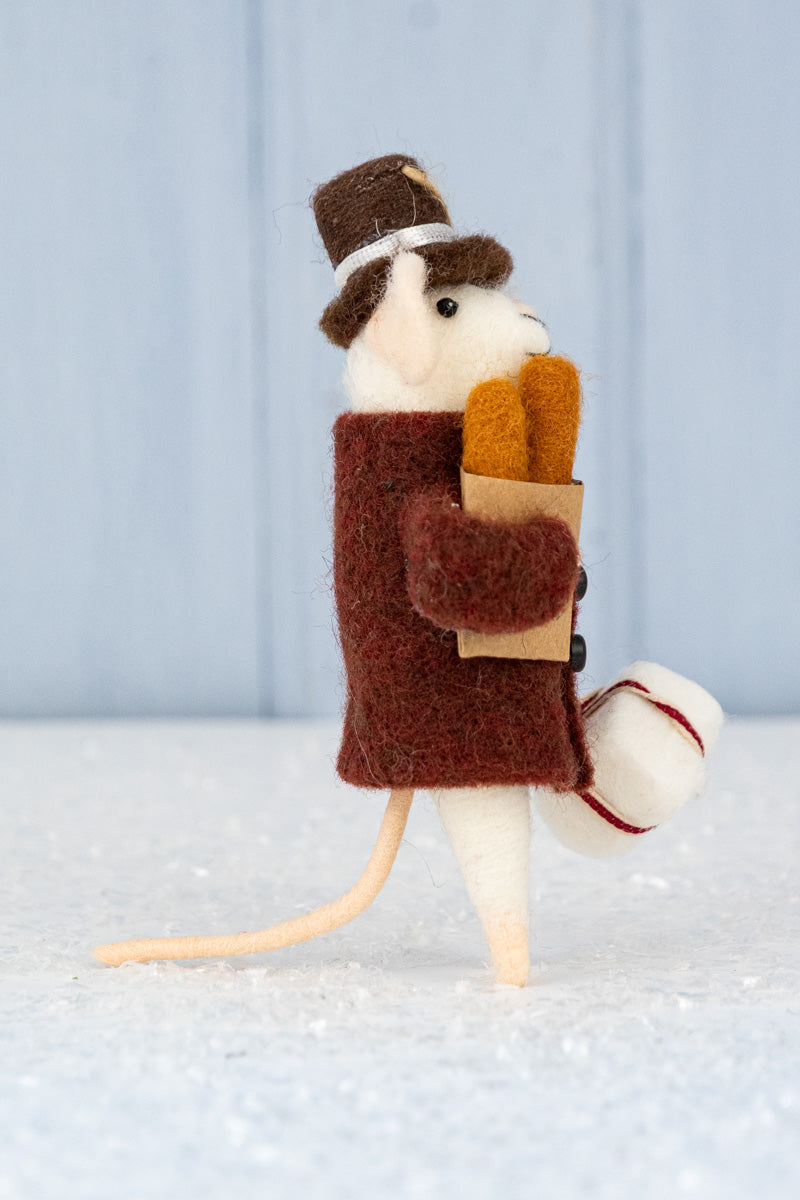 Sable-Swathed Svetlana & Baguette Benoit Mouse