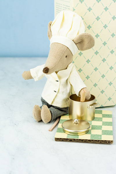 Danish Royal Chef Mouse with Soup Pot & Spoon